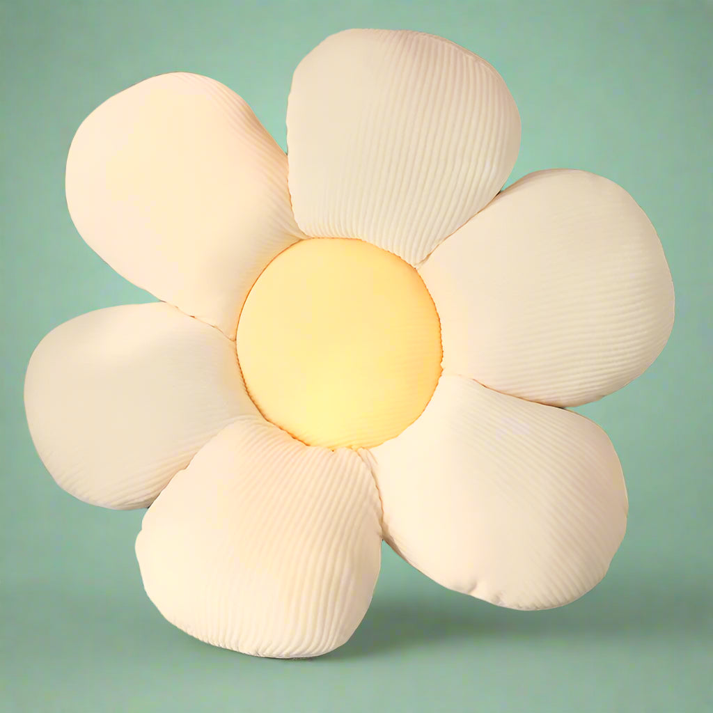 Plus decorativ in forma de floare in culori pastel de galben si alb/crem. Perfecte pentrul decorul de primavara sau vara in camera fete, camera baieti, camera bebe, ca si perina sau ca si jucarie. Compozitie non-toxica din bumbac.